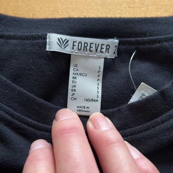 NWT Forever 21 Cropped Twist Crossover Top - Picture 3 of 8